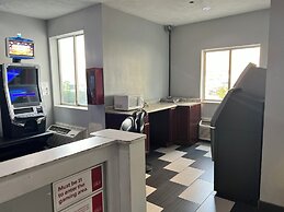 Kings Inn By OYO Calumet Park I-57