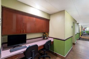 Super 8 by Wyndham Shepherdsville / Louisville South I65