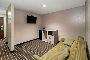 Super 8 by Wyndham Shepherdsville / Louisville South I65