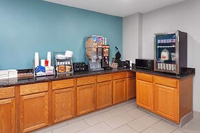 Super 8 by Wyndham McHenry/Fox Lake Area