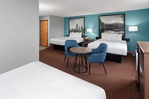 Super 8 by Wyndham McHenry/Fox Lake Area