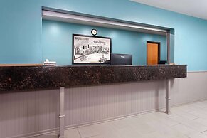 Super 8 by Wyndham McHenry/Fox Lake Area