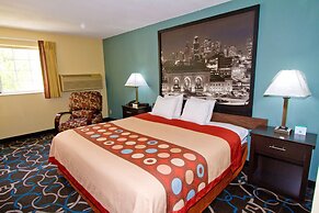 Super 8 by Wyndham Kansas City