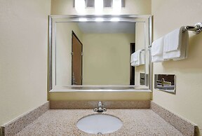 Super 8 by Wyndham Kansas City