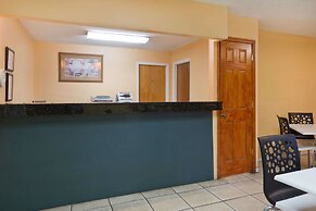 Super 8 by Wyndham Chipley