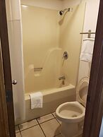 Super 8 by Wyndham Clinton