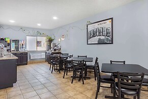 Super 8 by Wyndham Kokomo