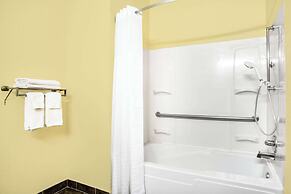 Super 8 by Wyndham Kokomo