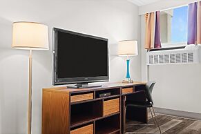 Super 8 by Wyndham Thunder Bay