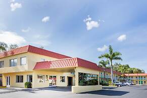 Super 8 by Wyndham Sarasota Near Siesta Key