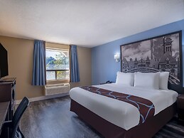 Super 8 by Wyndham Toronto East ON