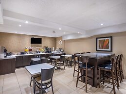 Super 8 by Wyndham Toronto East ON