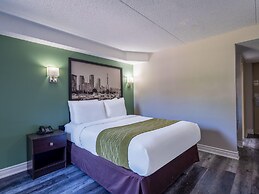 Super 8 by Wyndham Toronto East ON