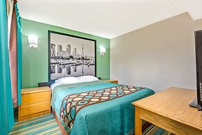 Super 8 by Wyndham Toronto East ON
