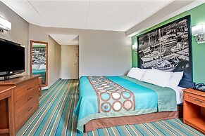 Super 8 by Wyndham Toronto East ON