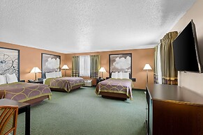 Super 8 by Wyndham Jefferson