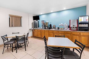 Super 8 by Wyndham Pleasanton