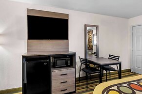 Super 8 by Wyndham Pleasanton