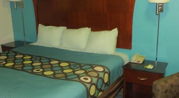 Super 8 by Wyndham Pleasanton