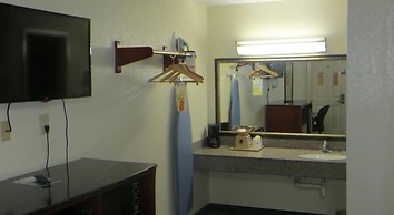 Super 8 by Wyndham Pleasanton