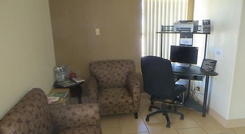 Super 8 by Wyndham Pleasanton