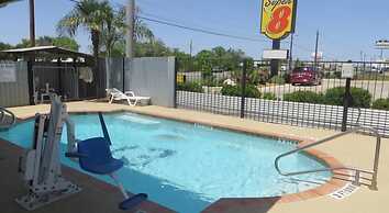 Super 8 by Wyndham Pleasanton