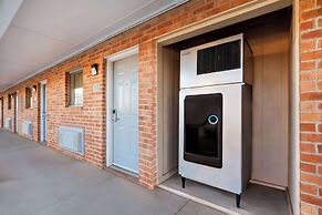 Super 8 by Wyndham Pleasanton