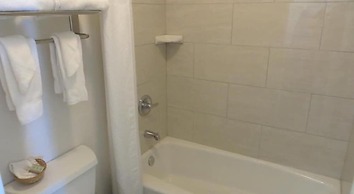 Super 8 by Wyndham Pleasanton