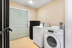 Super 8 by Wyndham Pleasanton