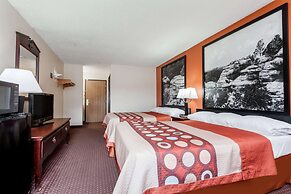 Super 8 by Wyndham Harrisburg
