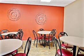 Super 8 by Wyndham Kissimmee/Maingate/Orlando Area