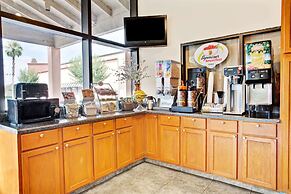 Super 8 by Wyndham Kissimmee/Maingate/Orlando Area