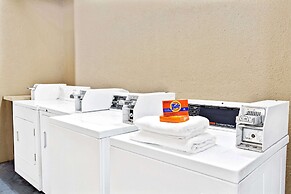 Super 8 by Wyndham Kissimmee/Maingate/Orlando Area