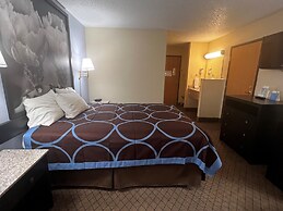 Super 8 by Wyndham Cleveland TX
