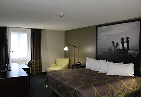Super 8 by Wyndham Victoria/North/Mall Area