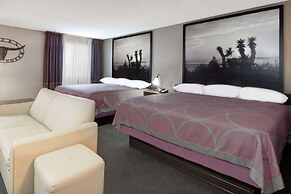 Super 8 by Wyndham Victoria/North/Mall Area