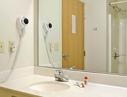 Super 8 by Wyndham Beresford