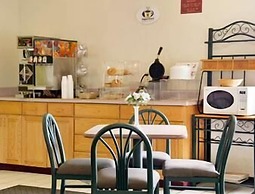 Super 8 by Wyndham Beresford