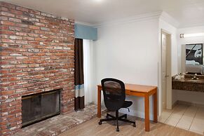 Super 8 by Wyndham Santa Clarita/Valencia