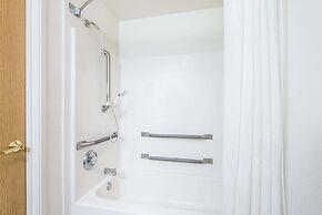 Super 8 by Wyndham West Middlesex/Sharon Area