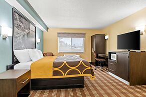 Super 8 by Wyndham Osseo WI