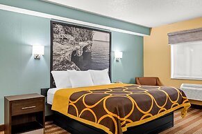 Super 8 by Wyndham Osseo WI
