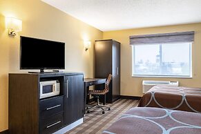 Super 8 by Wyndham Osseo WI