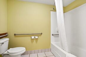 Super 8 by Wyndham Osseo WI