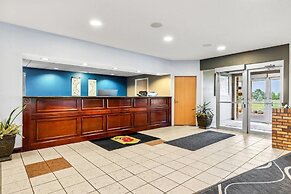 Super 8 by Wyndham Osseo WI