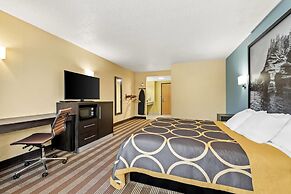 Super 8 by Wyndham Osseo WI