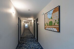 Rodeway Inn & Suites near Outlet Mall - Asheville