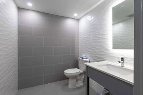 Rodeway Inn & Suites near Outlet Mall - Asheville