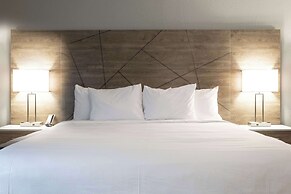 Rodeway Inn & Suites near Outlet Mall - Asheville