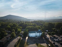 Rodeway Inn & Suites near Outlet Mall - Asheville